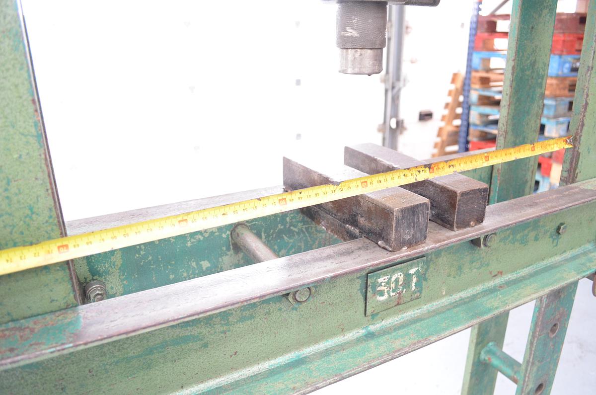 Usado Prensa manual Hermed 30tn