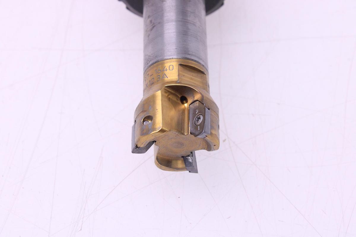 Usado Fresas Cono ISO40 SECO R217.97-1640RE-X12.3A, R217.97-2525.0-X12.2A, R217.97-1225RE-X12.2A + Widias XPKX12T308PDER