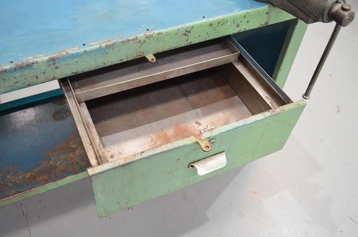 Usado Banco trabajo azul 2000mm con tornillo Forjado