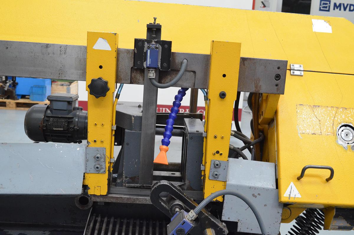 Usado Sierra cinta usada semi-automática MG BMSO 320L