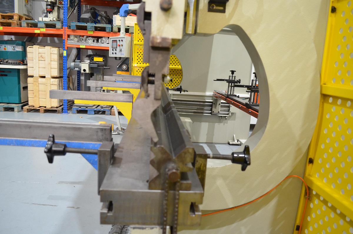 Usado Plegadora hidráulica Hidrogarne AP 4100x120tn