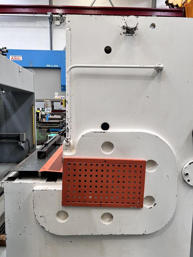 Usado Cizalla hidráulica ERMAKSAN HGD 3100-10