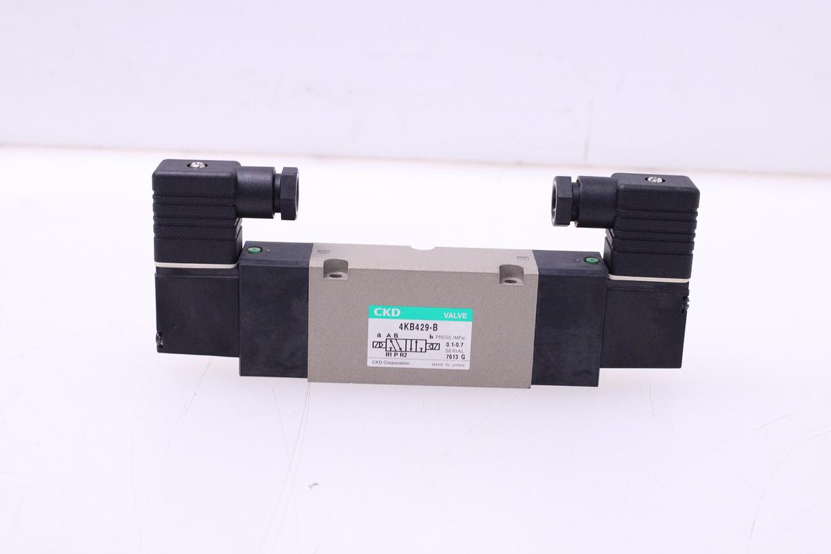 Usado Electroválvula CKD 4KB429-00-B-AC220V