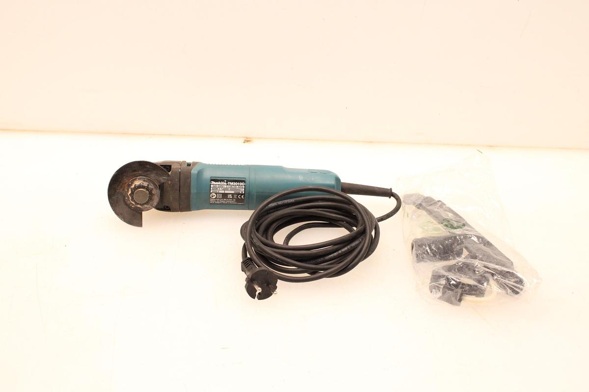 Usado Multiherramienta MAKITA TM3010C