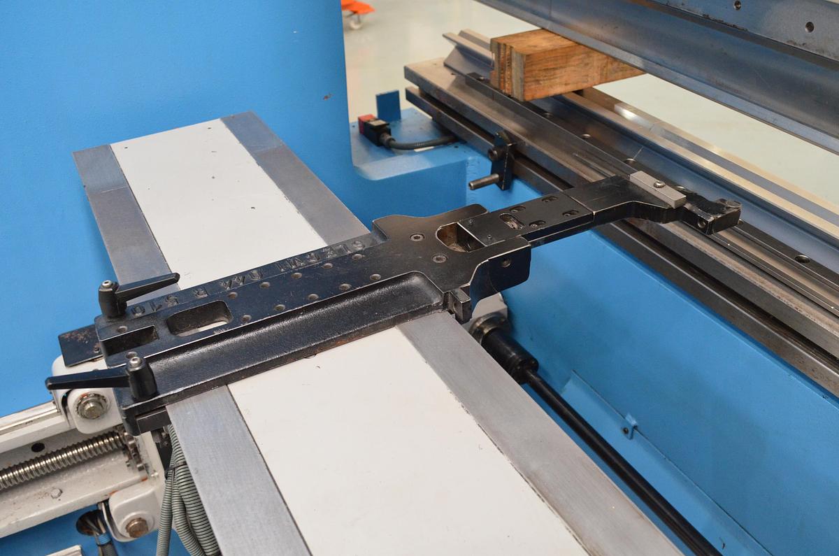 Usado Plegadora Ajial 3100x125tn cnc Cybelec 2023