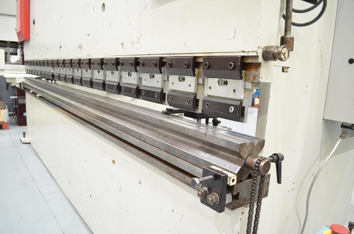 Usado Plegadora hidráulica DENER 4100x160tn ADMP.160-40