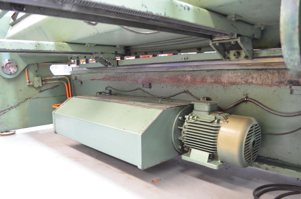 Usado Cizalla hidraulica pendular Ajial 3100x6mm