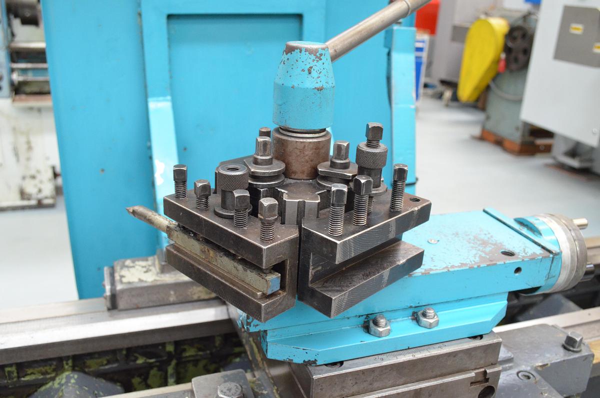 Usado Torno Pinacho L1-225 de 1650mm e.p. Azul