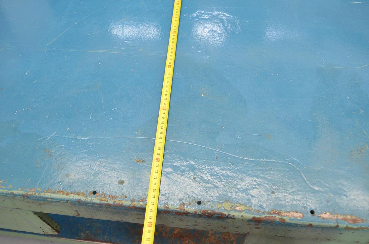 Usado Banco trabajo azul 2000mm con tornillo Forjado