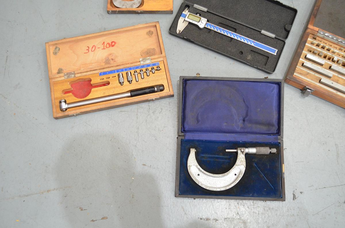 Usado Torno Pinacho L1-225  1650mm e.p. verde