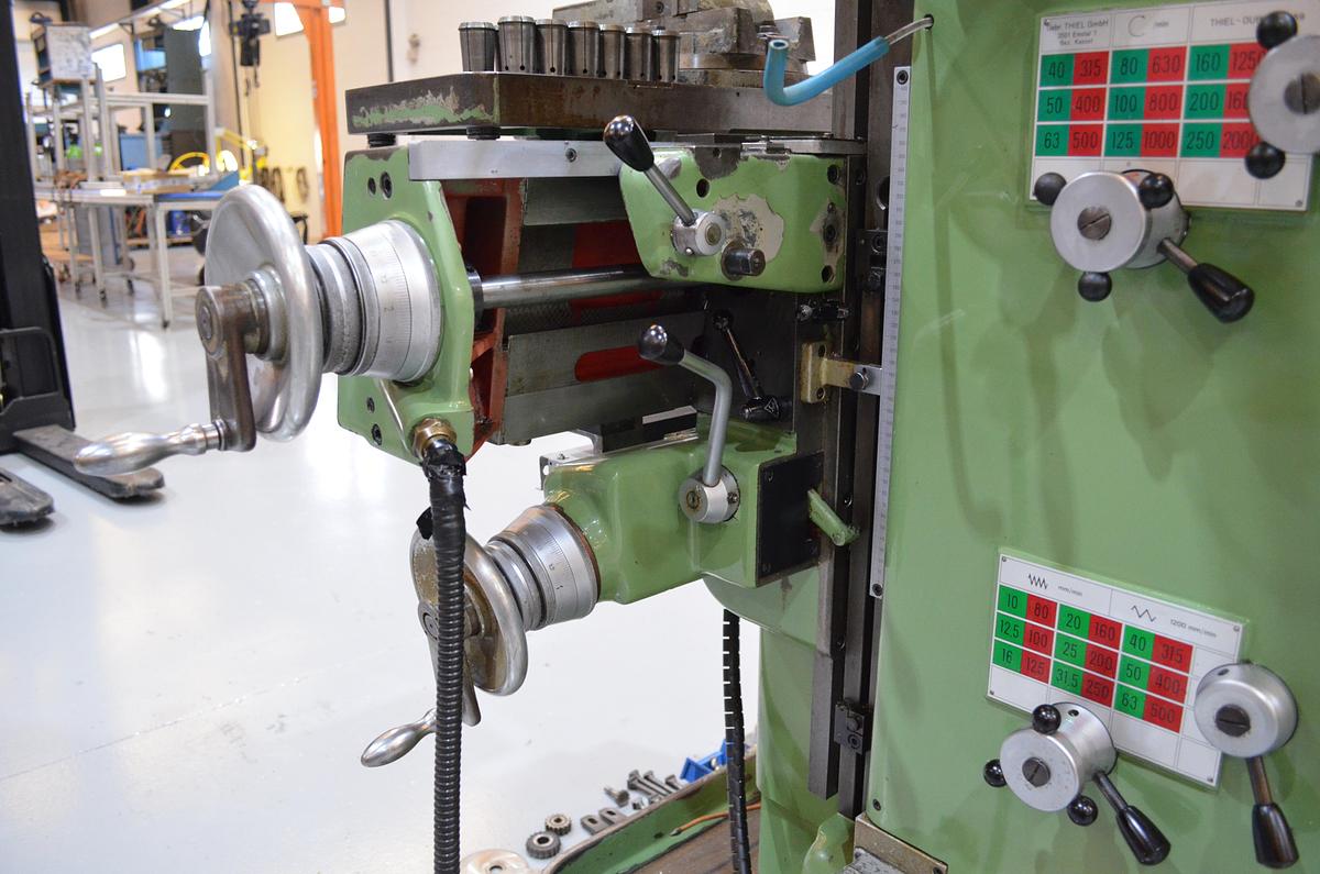 Usado Fresadora Thiel Duplex 159 con visualizador cotas
