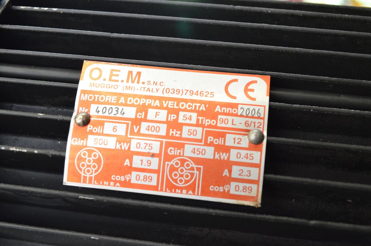 Usado Sierra cinta semi-automatica MG K 300 SA - 2006