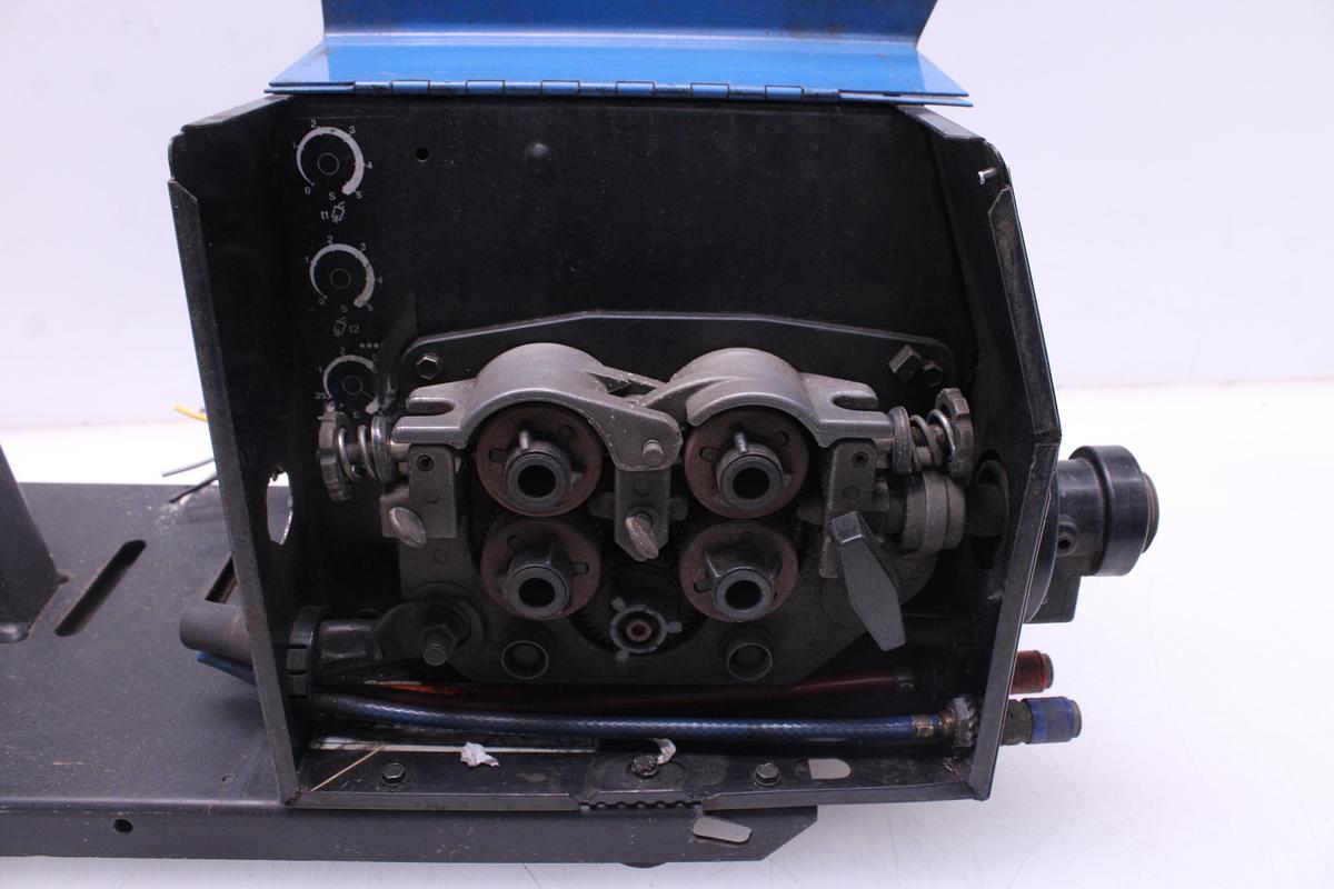 Usado Devanadera / Alimentador Miller I-24 A Wire Feeder