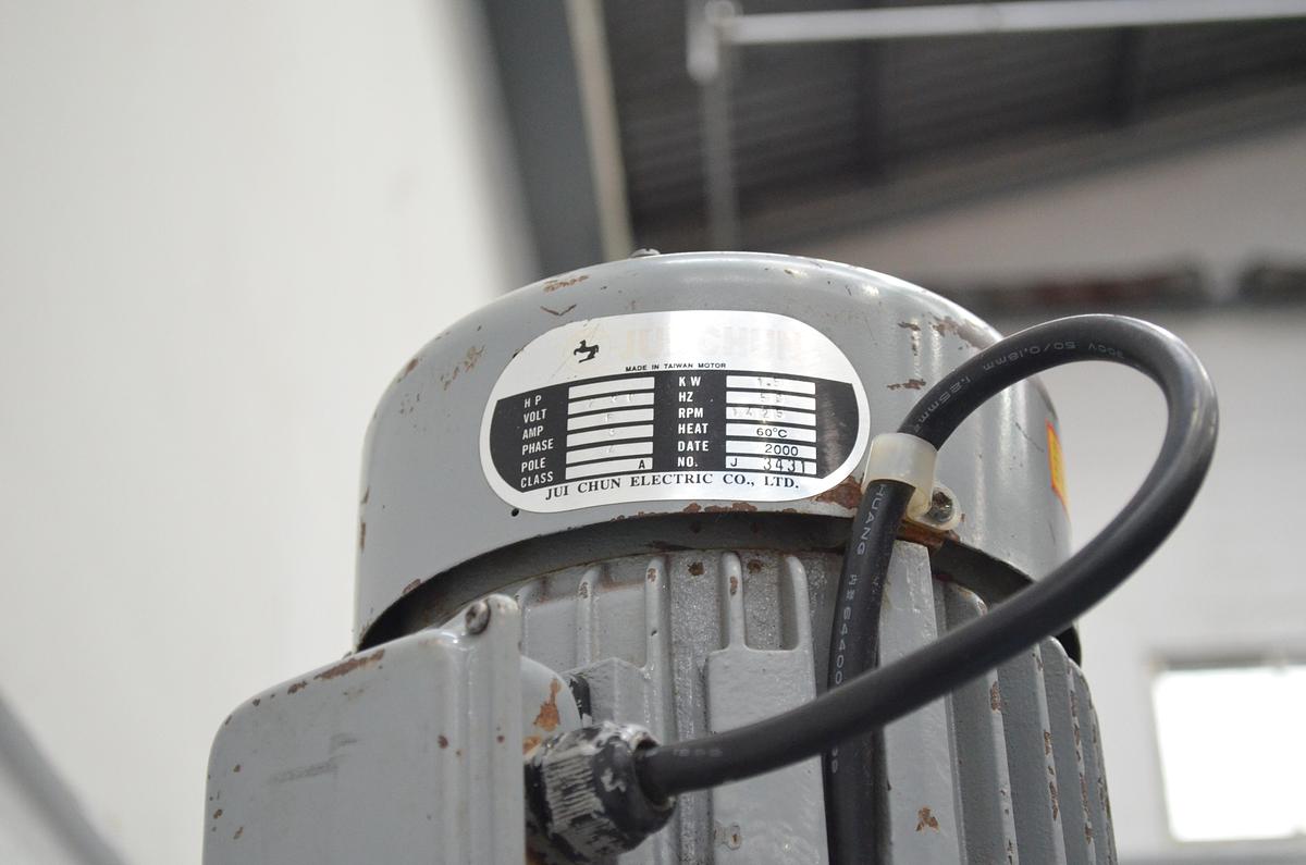 Usado Taladro sobremesa correas MG BMT 465 BT