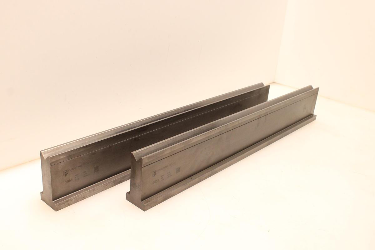 Usado Juego Matrices EUROSTAMP 3058 88º V25 - 835 mm