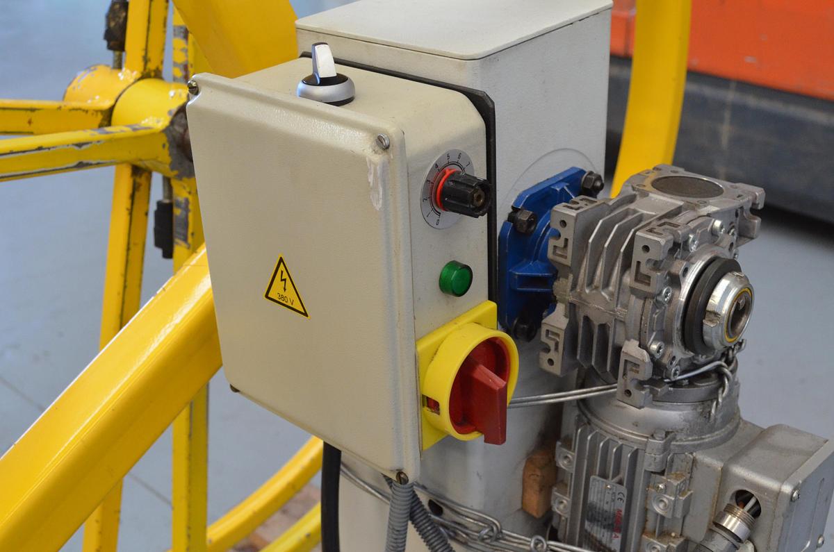 Usado Devanadora de fleje Segura Llunell DVM-2 VV PE