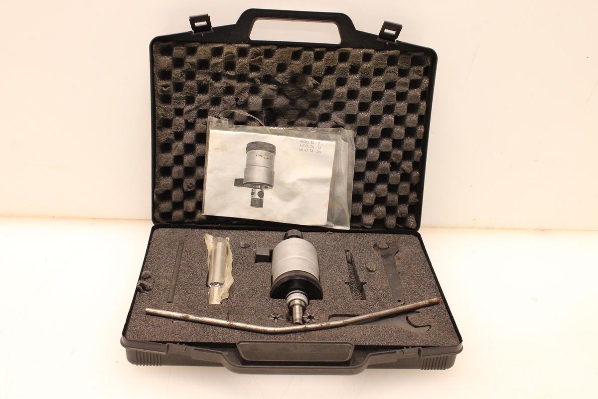 Usado Roscador Reversible JMC con embrague para taladro