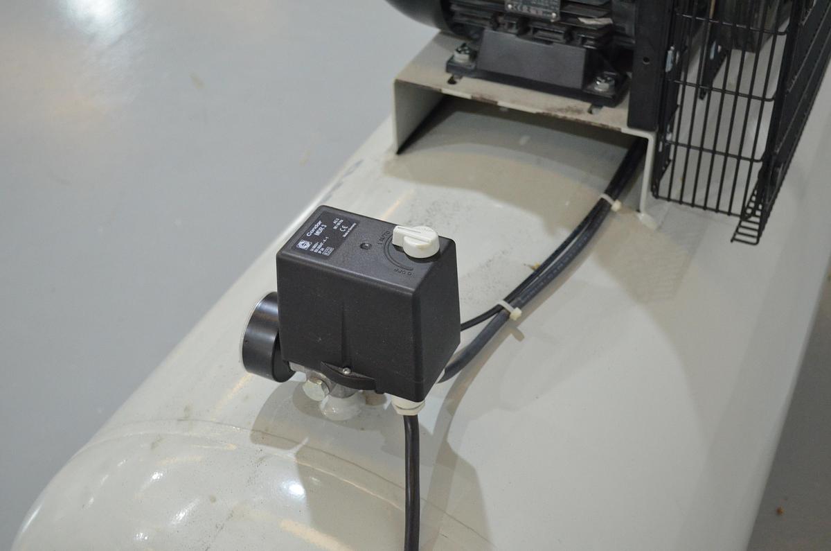 Usado Compresor pistón JOSVAL MC-AF-500 de 5.5Hp