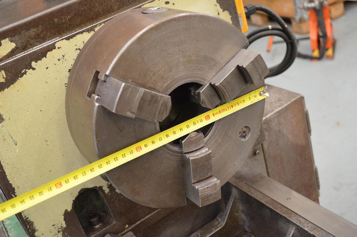 Usado Torno Pinacho L1-225  1650mm e.p. verde