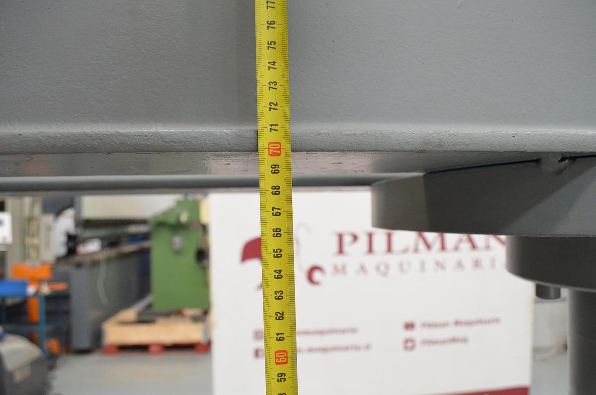 Usado Prensa casera 60tn luz 1560mm