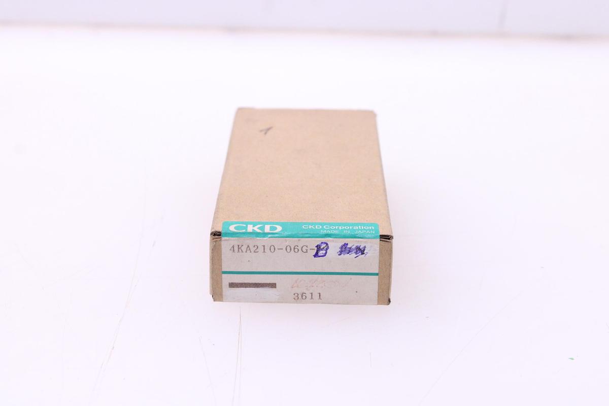 Usado Electroválvula CKD 4KA210-06G-B-AC220V