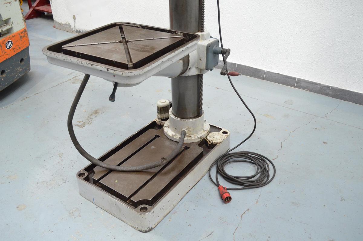 Usado Taladro columna Ibarmia 50-CA gris