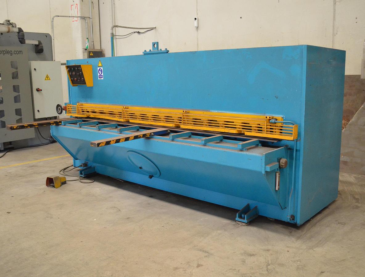 Usado Cizalla Haco corte vertical TS-3006