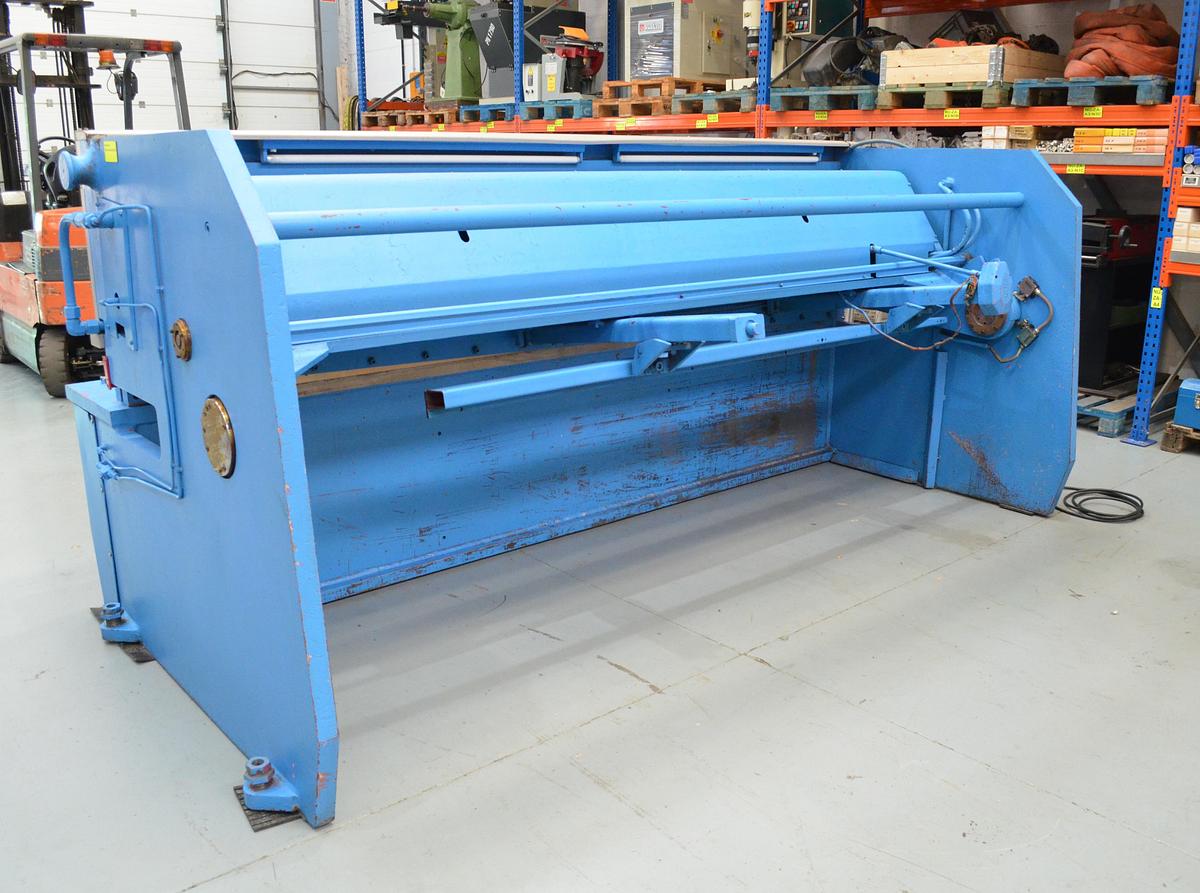 Usado Cizalla hidraulica corte pendular Ajial CB-630 3000x6