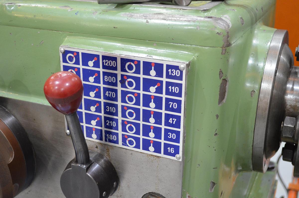 Usado Torno AP E-2 de 2.200mm e.p. con CE