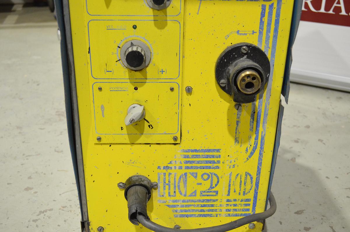 Usado Maquina soldar hilo Sunarc HC-210