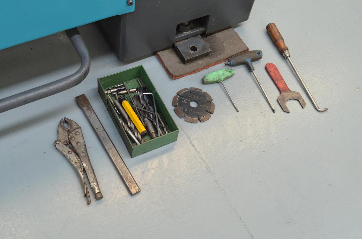 Usado Torno Pinacho L1-225 de 1650mm e.p. Azul