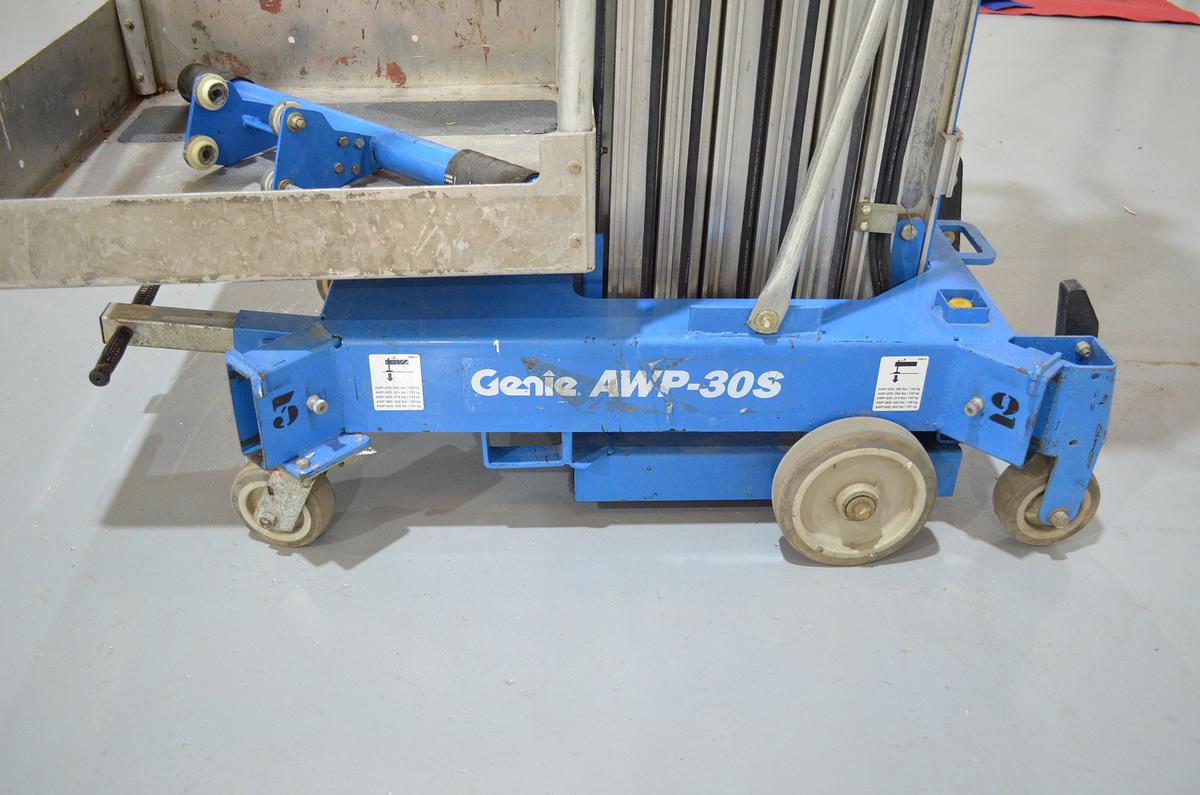 Usado Plataforma trabajo elevadora Genie AWP-30S