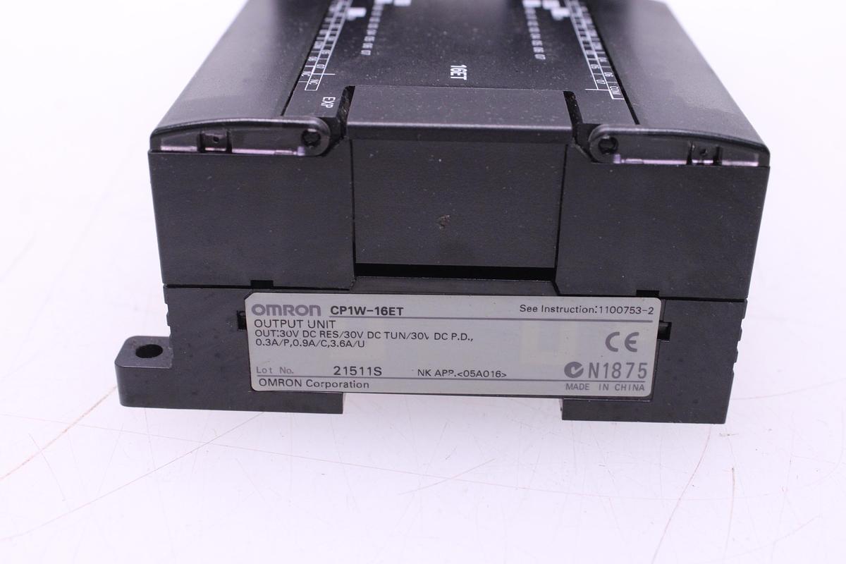 Usado Controlador OMRON CP1L-M40DT-D + Modulo de Salida