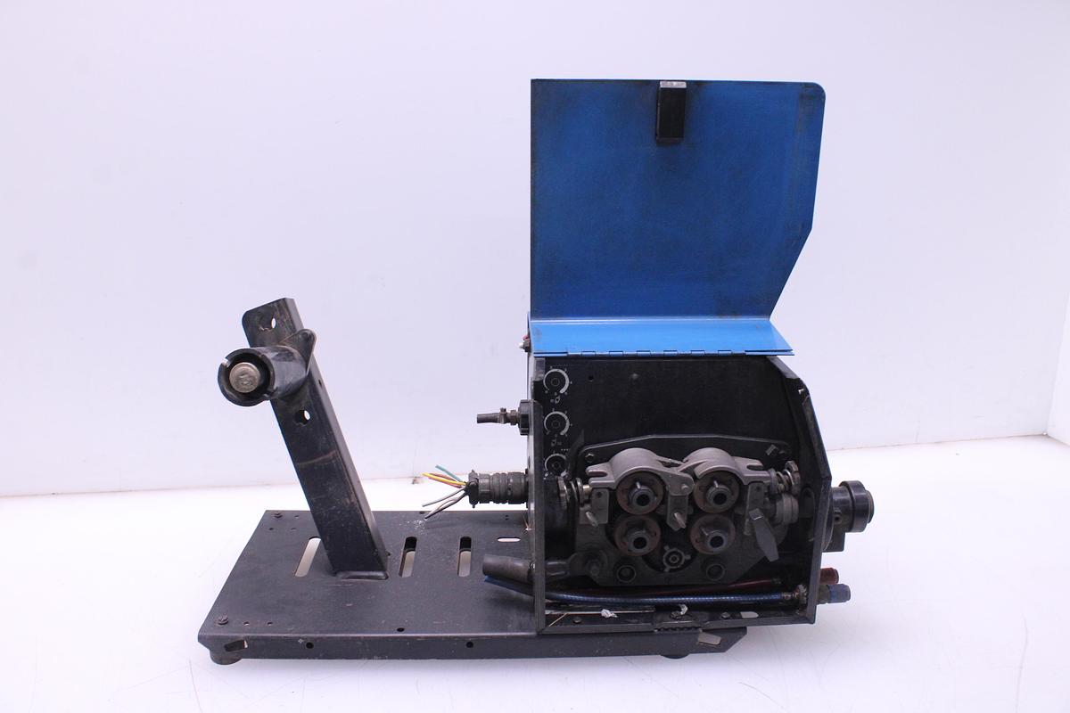 Usado Devanadera / Alimentador Miller I-24 A Wire Feeder