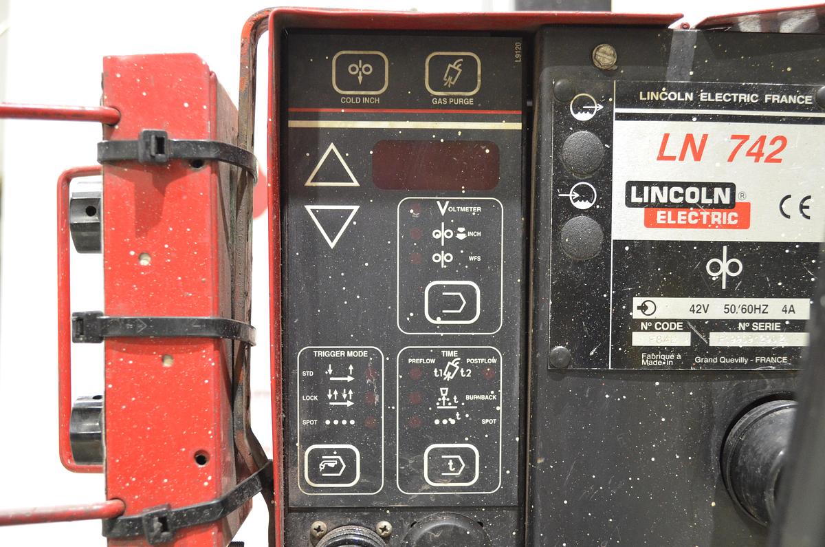Usado Maquina soldar MIG Lincoln Idealarc CV400-I con devanadera LN 742