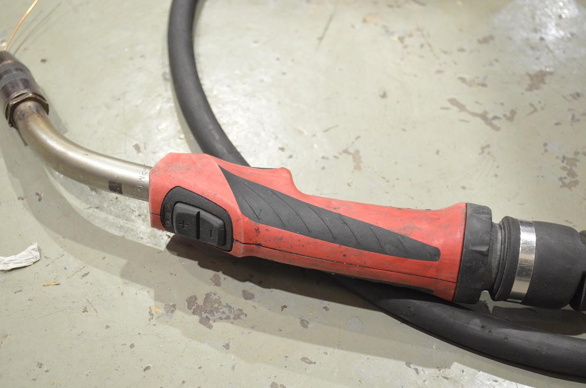 Usado Maquina soldar mig pulsada Fronius TPS 320i con devanadera WF 25i