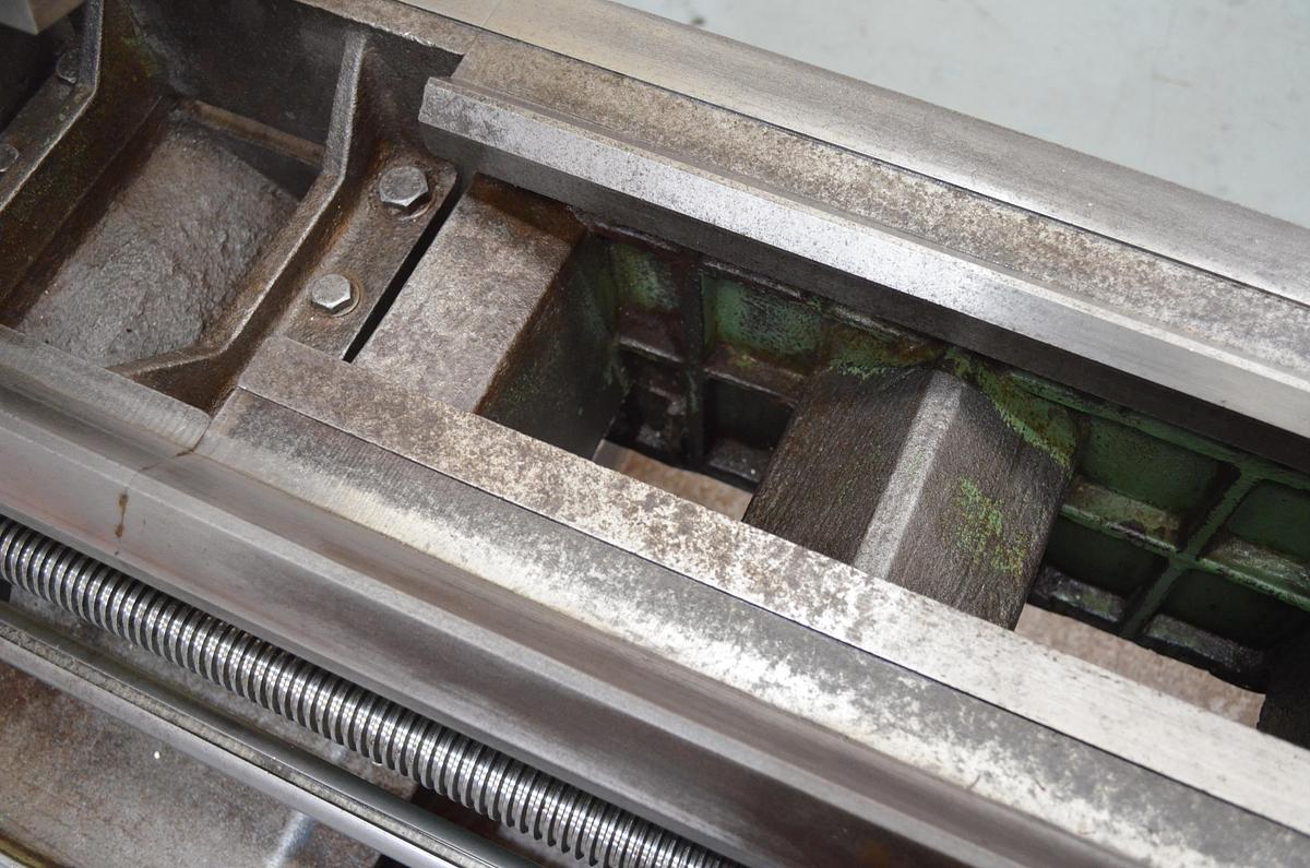 Usado Torno Pinacho L1-225  1650mm e.p. verde