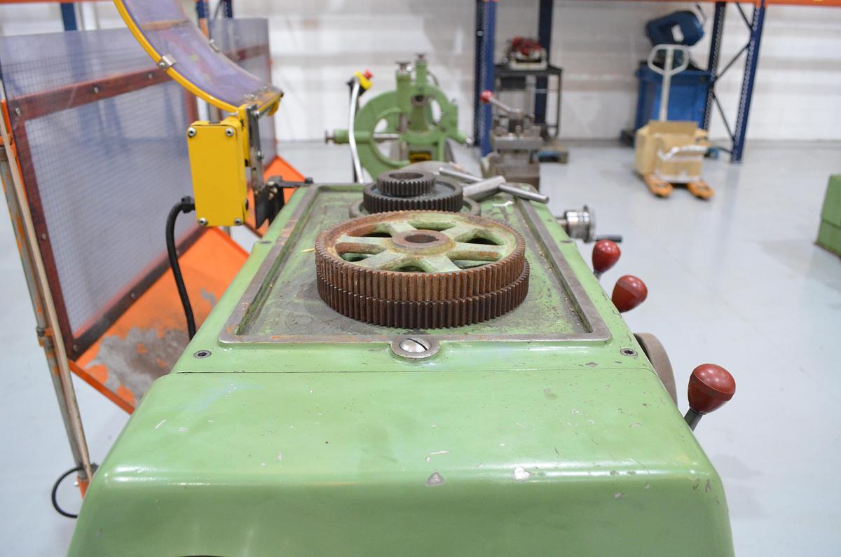 Usado Torno AP E-2 de 2.200mm e.p. con CE