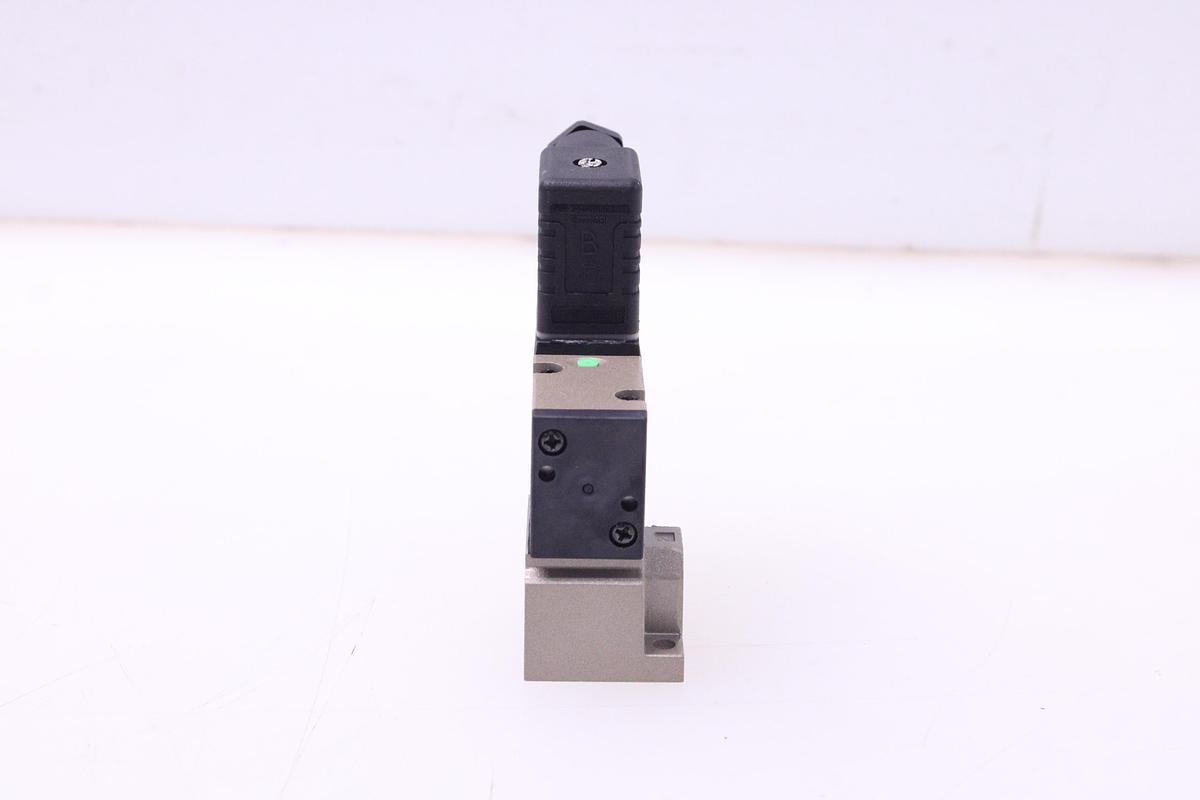 Usado Electroválvula CKD 3PB210-08G-B-AC220V