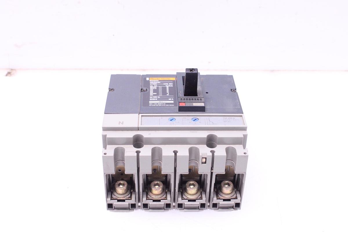 Usado Disyuntor Merlin Gerin Compact NS250N
