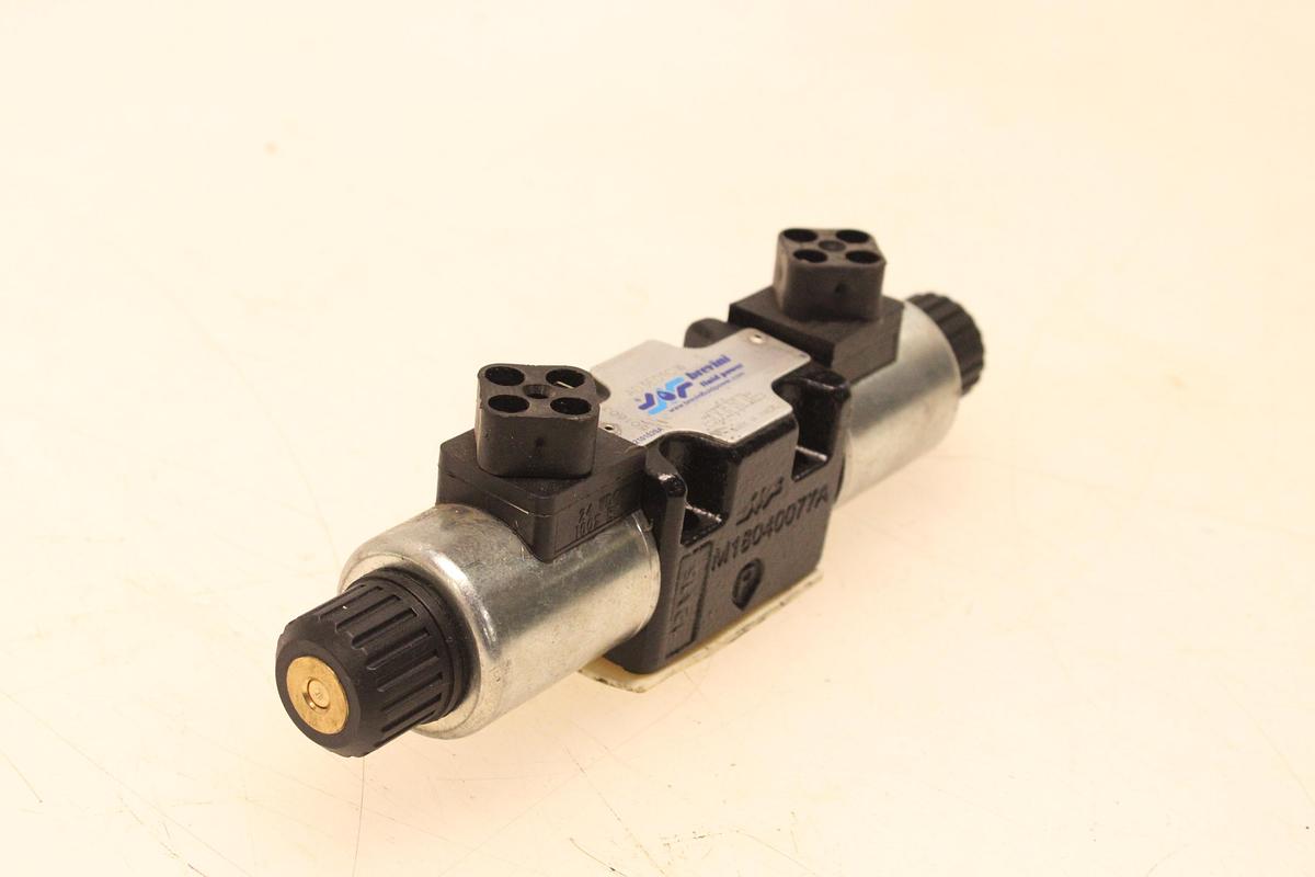 Usado Válvula Direccional BREVINI AD3E01CW 3