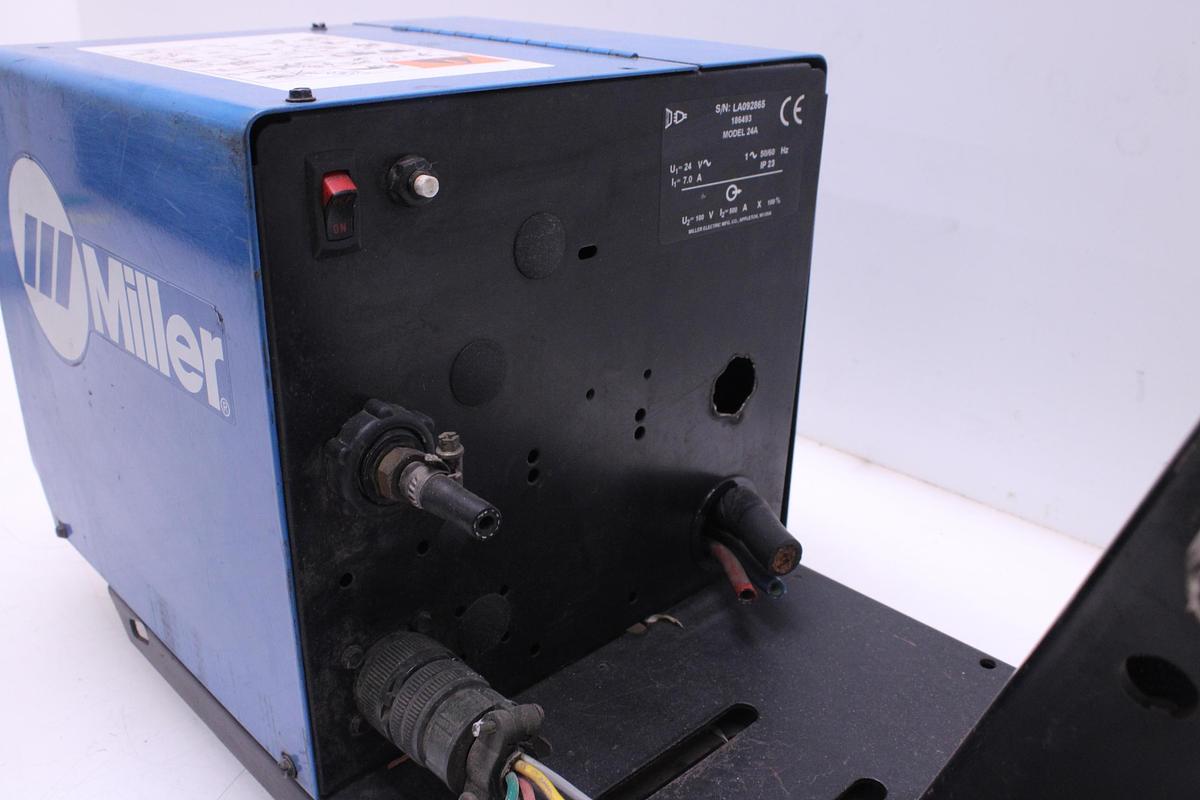 Usado Devanadera / Alimentador Miller I-24 A Wire Feeder
