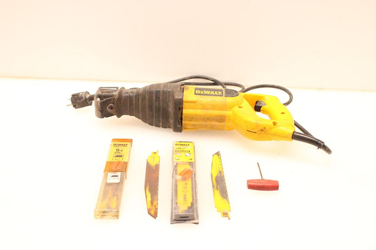 Usado Sierra de Sable DeWalt DW303-QS