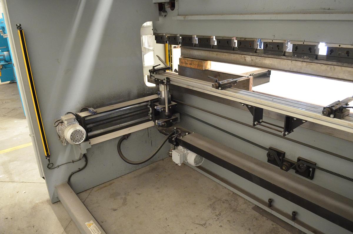 Usado Plegadora cnc Korpleg PCN3160 3100x160tn con cnc ESA S630