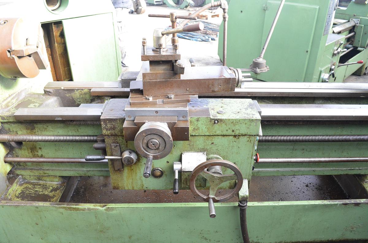 Usado Torno cumbre 60 1500mm e.p