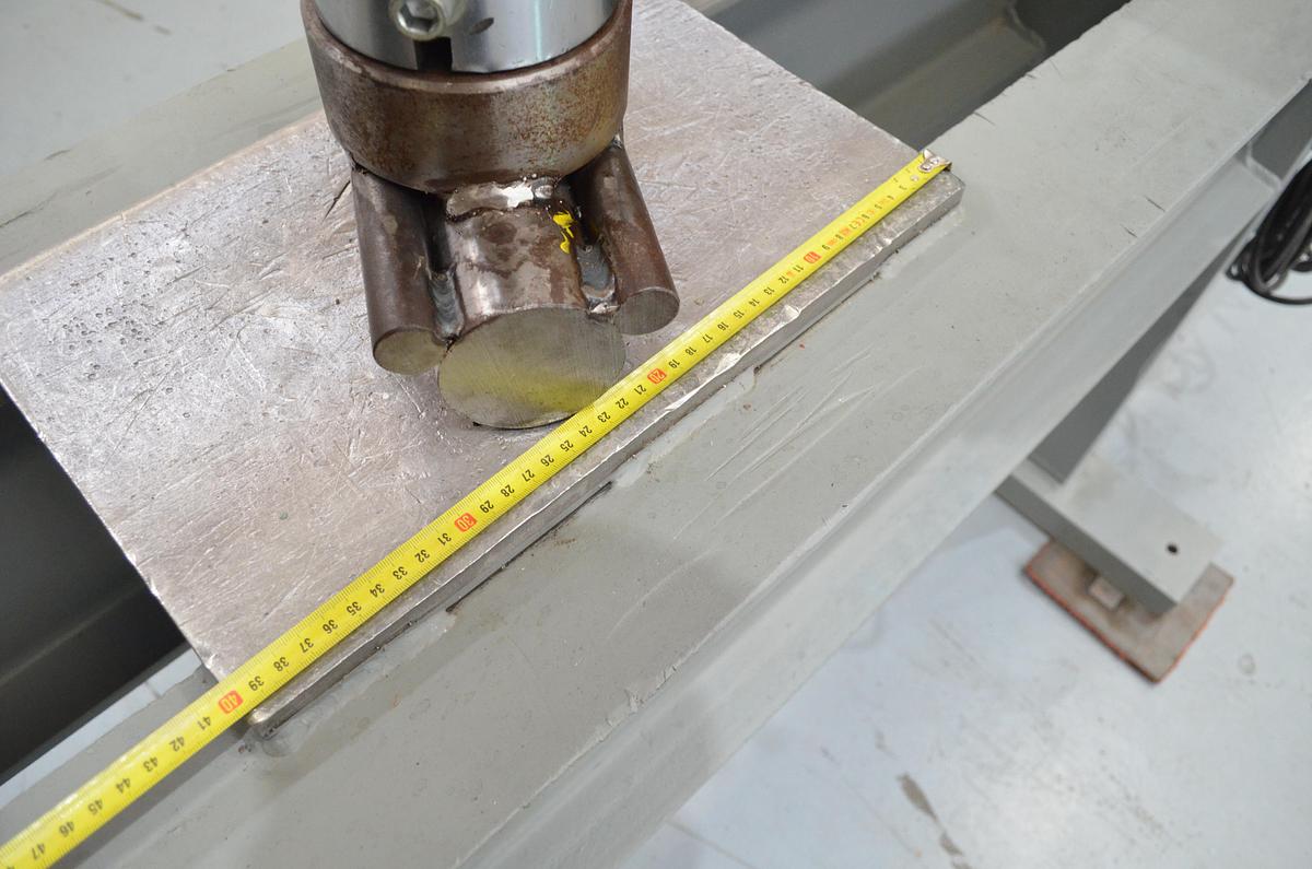 Usado Prensa casera 60tn luz 1560mm