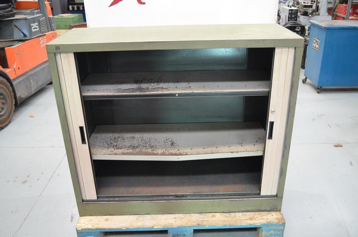 Usado Armario metálico con persiana 1200x450x1020(h)mm