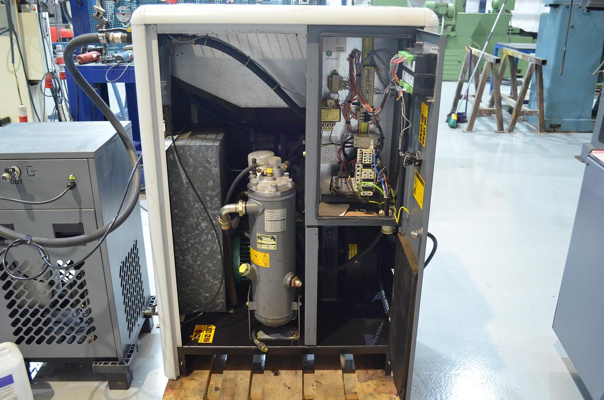 Usado Compresor tornillo Atlas Copco GA10 con secador aire KLUG