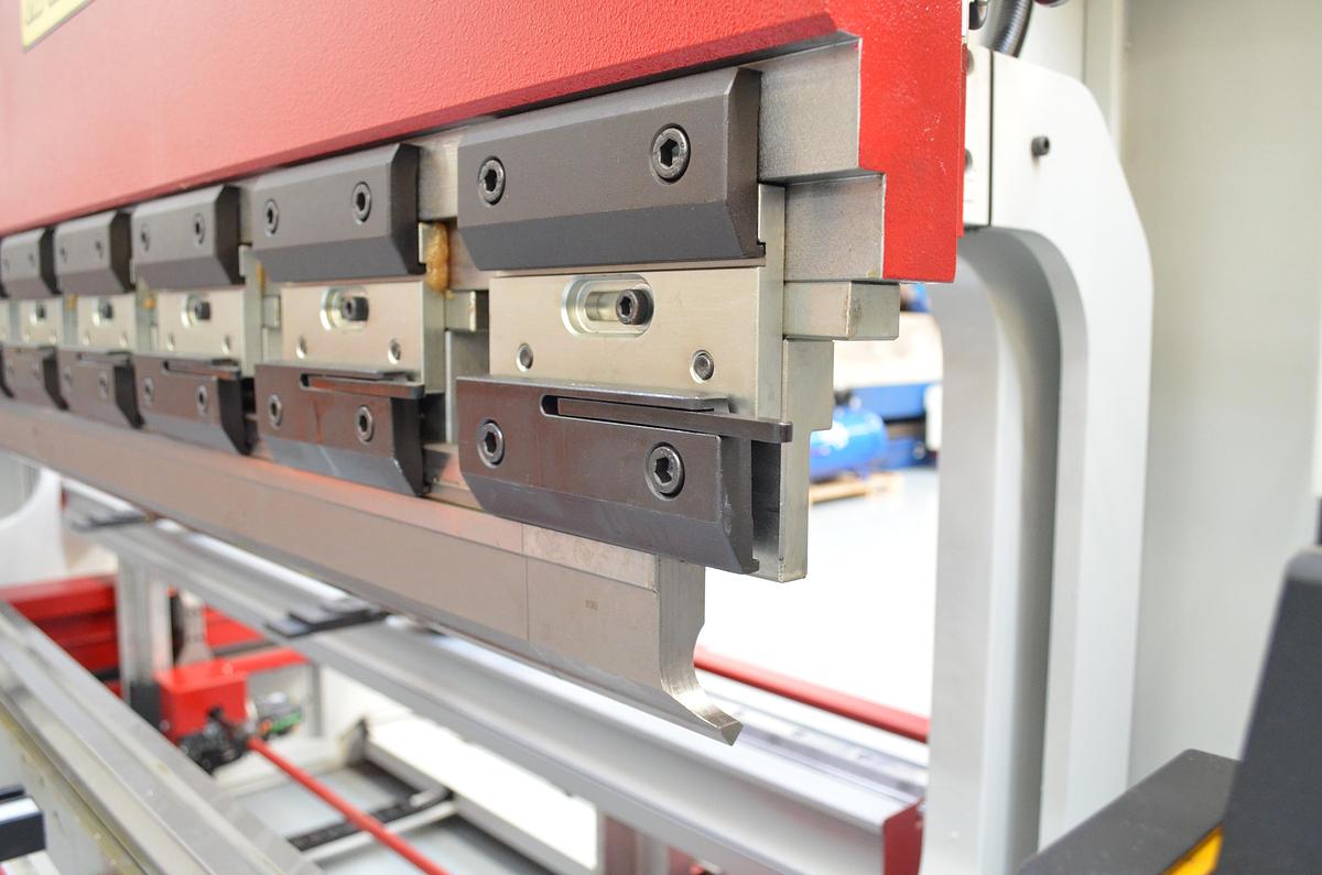 Plegadora Hidráulica MVD SERIE B - 3.100x175Tn