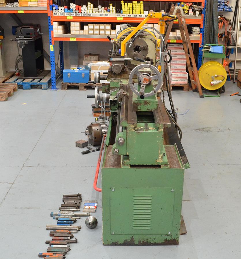 Usado Torno Pinacho L1-225  1650mm e.p. verde